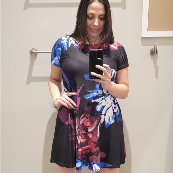 Women’s Floral Pocket Dress - Picture 11 of 15